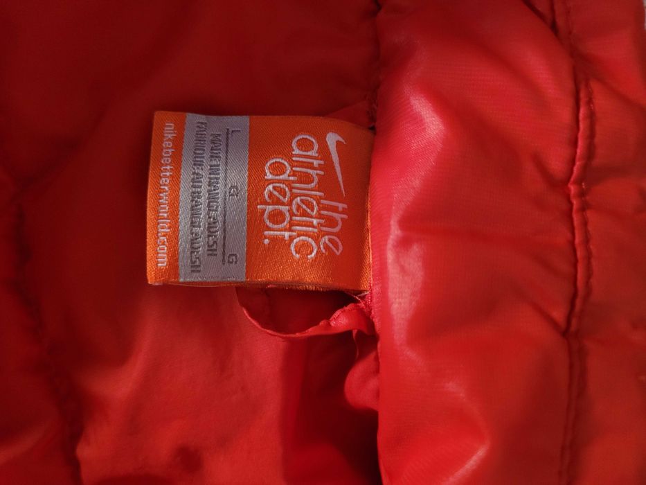 Geaca dama Nike, marimea L ( 42-44 ), culoarea roșie
