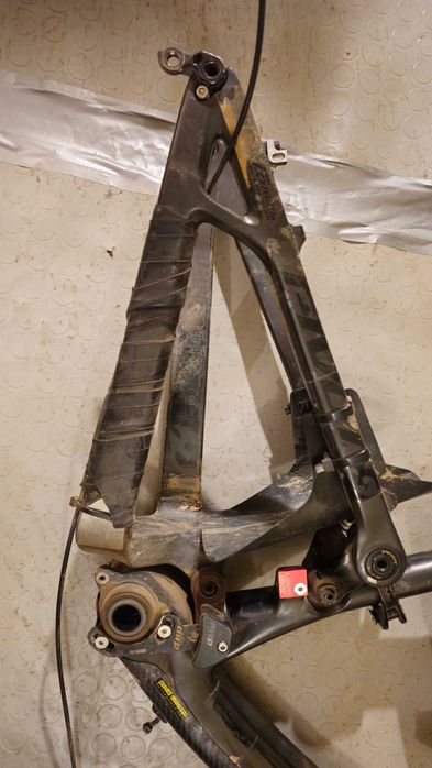 Pivot Mach 6 XL 27.5 carbon за части