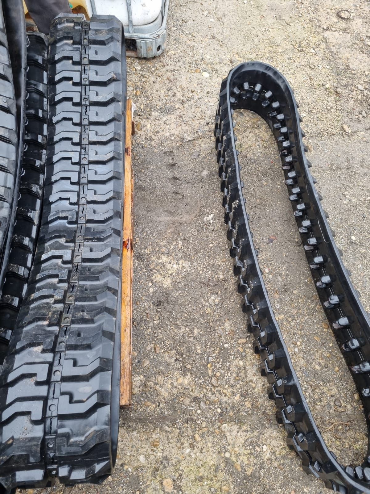 250x70x46(dinți)  senile cauciuc jcb trackmaster hyundai kubota takeuc