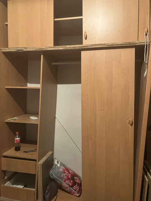 Старий мебели со средный состояние