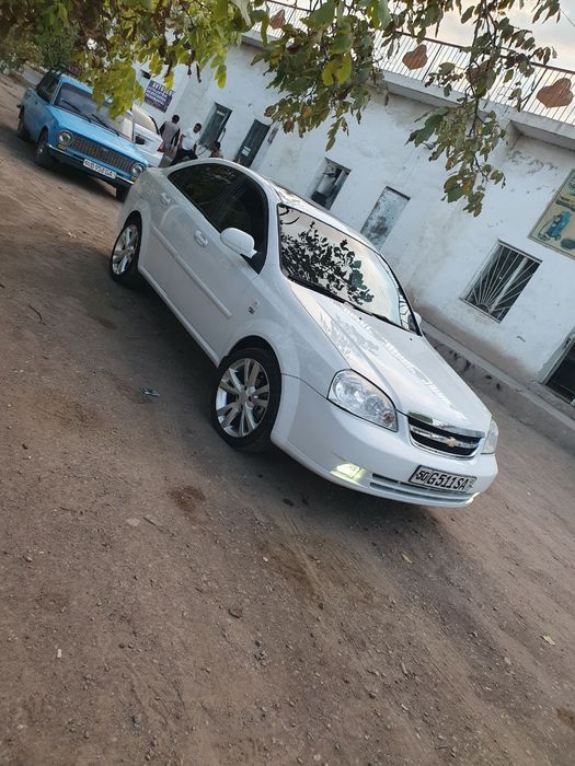 Lacetti 2011 srochni sotiladi