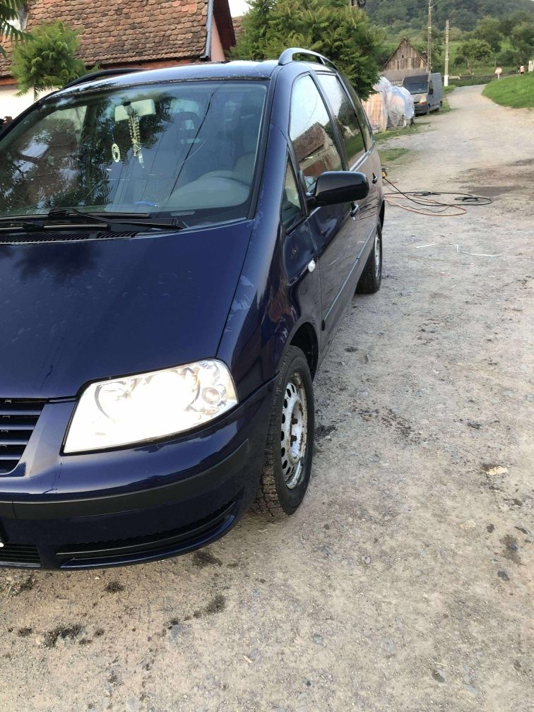 Vând vw sharan 1.9 131 cai an 2003 luna 6