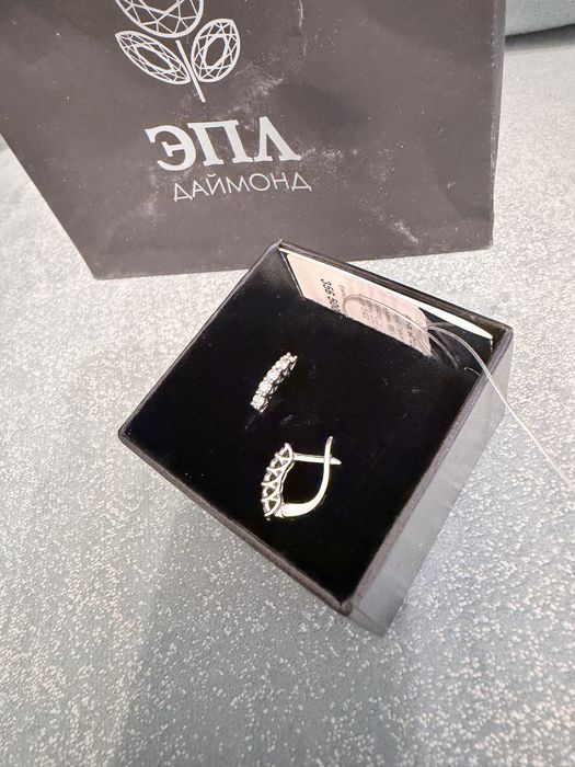 Золотые серьги с бриллиантами