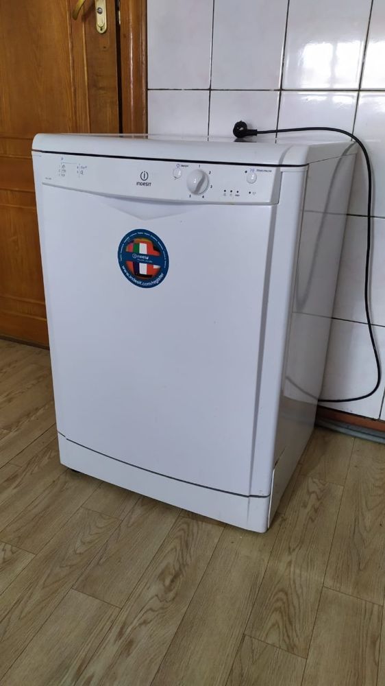 Посудомоечная машина INDESIT