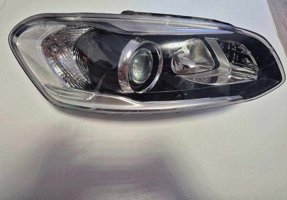 Far xenon dreapta volvo xc60