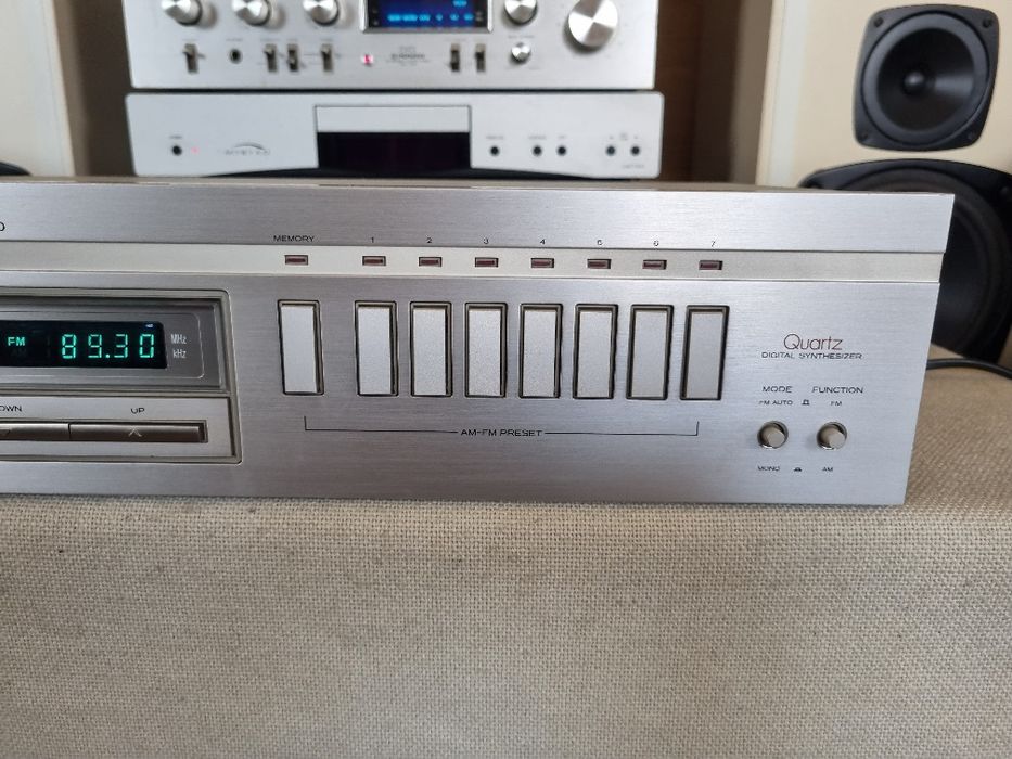 Tuner Hitachi FT-5000. Perfect functional. Impecabil.