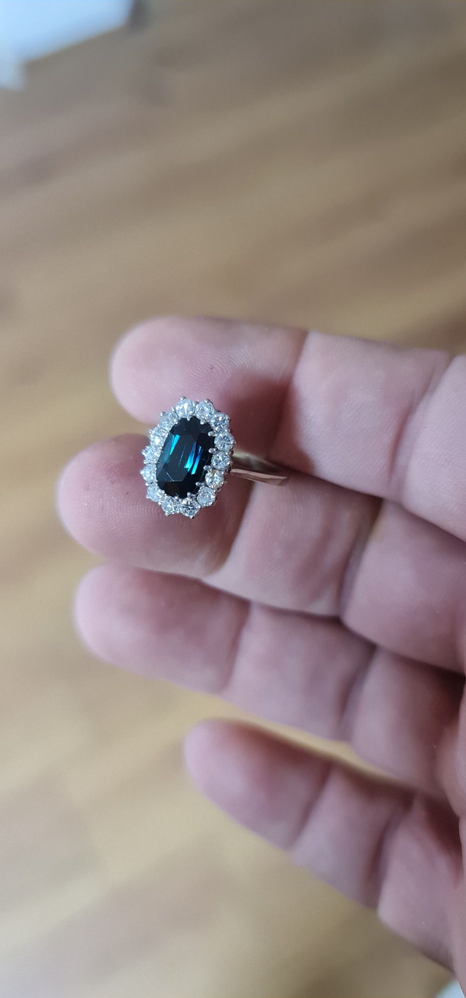 Inel aur 18 k safir și diamante