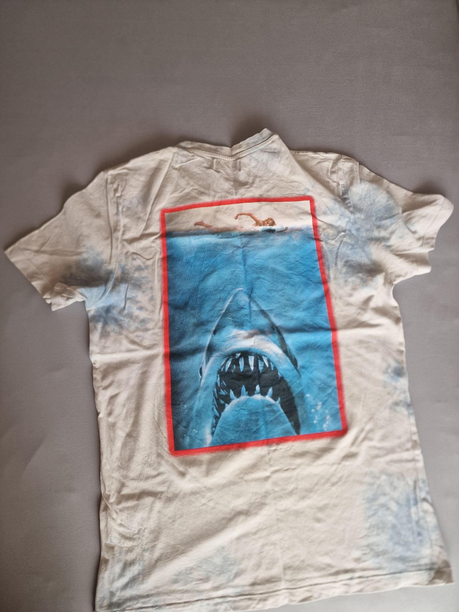 Tricou bershka jaws