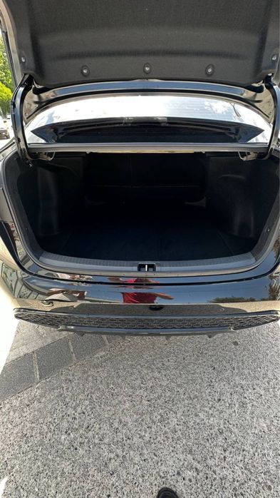 Toyota Levin srochna sotiladi