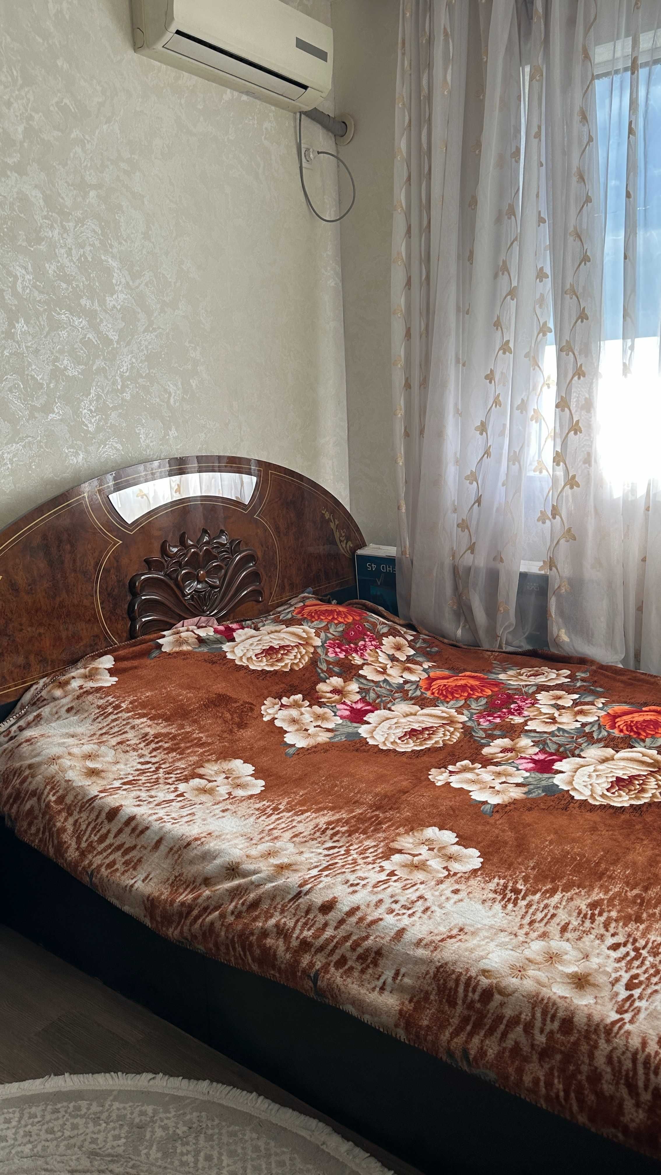 Продаётся спальный гарнитур