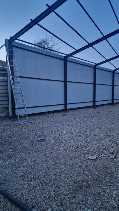 Vand structura metalica de 300 de mp la 9000 de euro