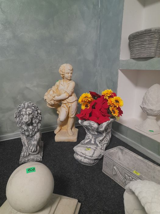 Cișmele, fantani arteziene, statui