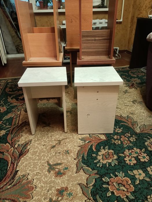 Табуреты разных цветов