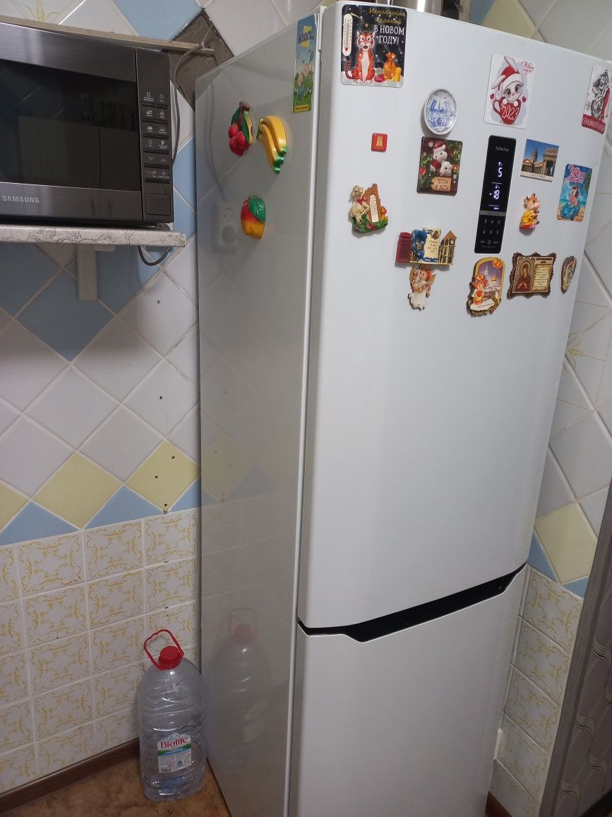 Продаётся холодильник  атлант  No Frost состояние  ideal