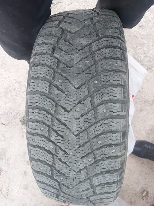 Шипы 225/55/18 в хорошем состояние