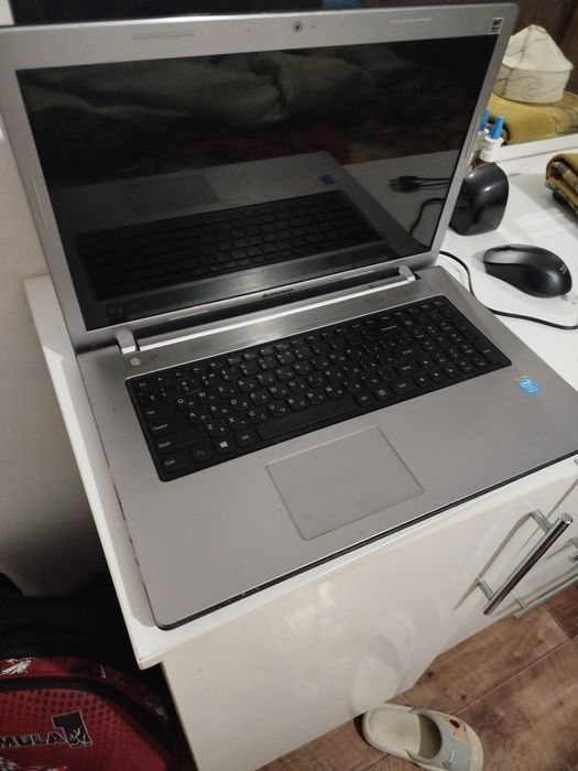 Продаю ноутбук нерабочий