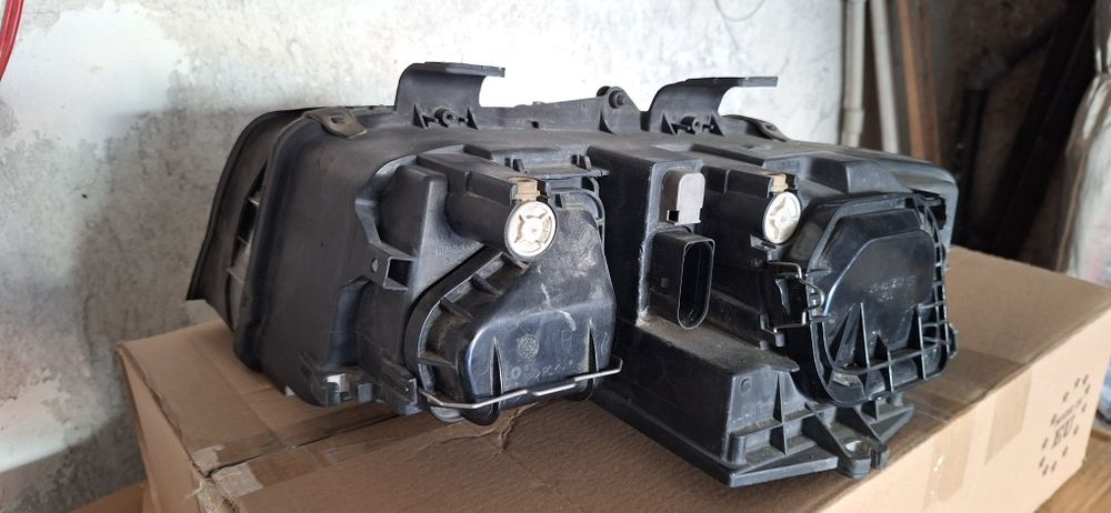 Десен фар Ауди А4 Б6