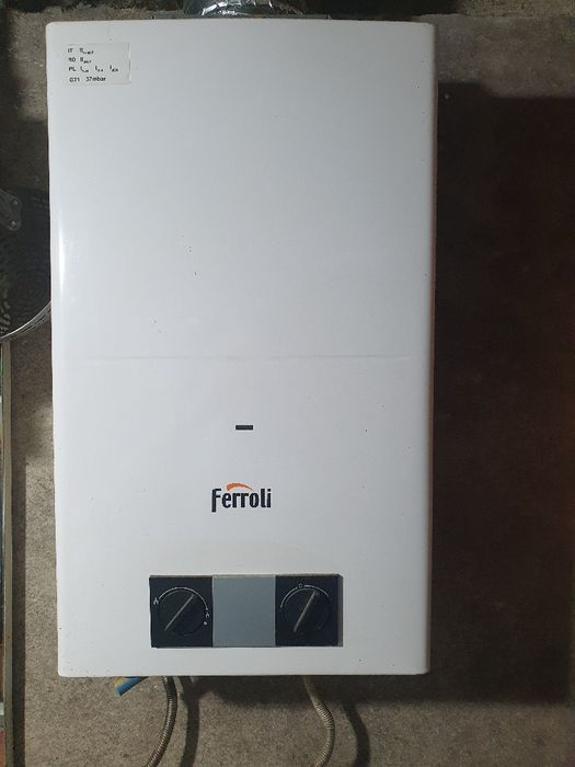 Instant apa Ferroli 11 litri. Ține baie bucătărie, 2 ani , ca nou