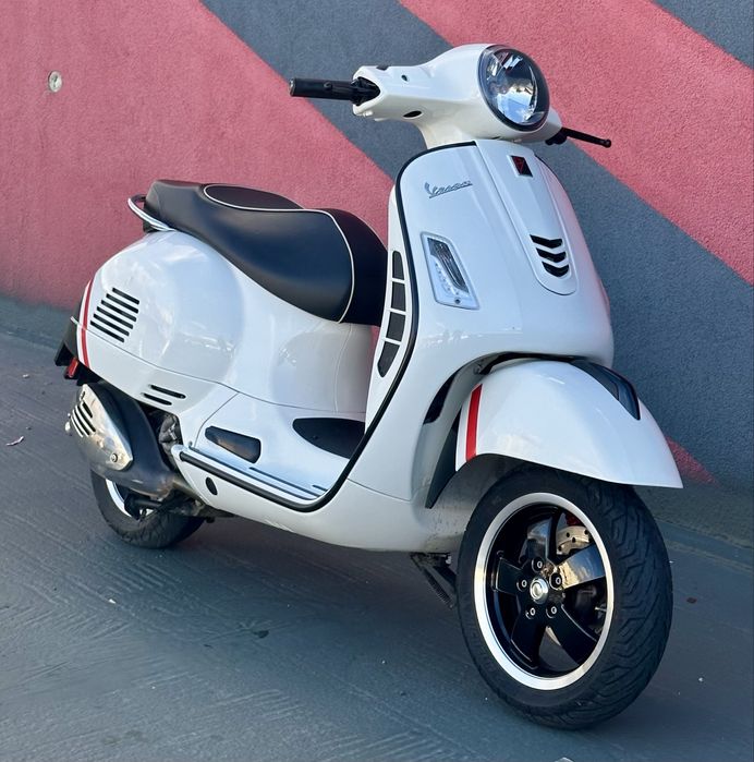 Piaggio Vespa GTS 300