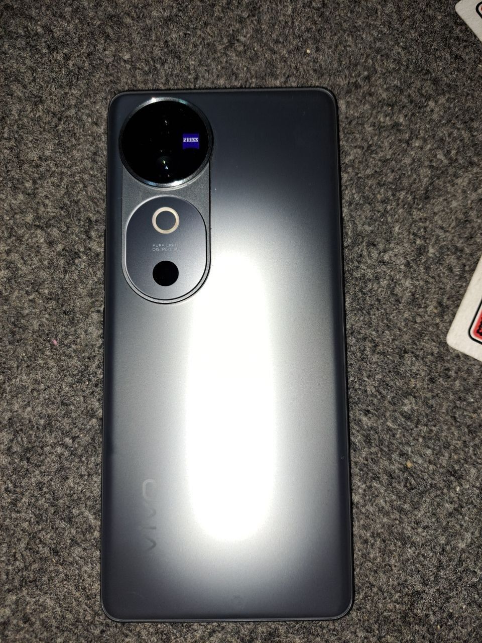 Vivo V40 5G 1 yillik kafolati bilan