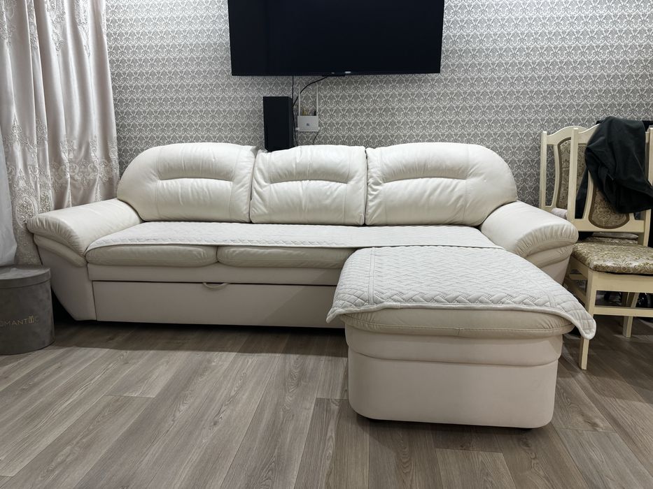 Кожаный диван