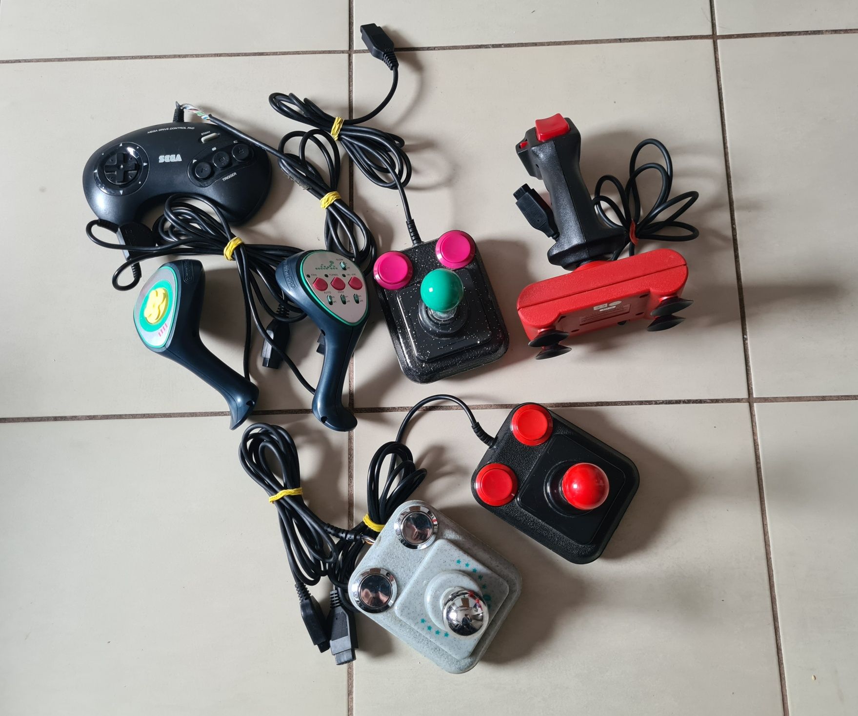 Consola Sega Mega Drive + Mega CD 2 + Jocuri