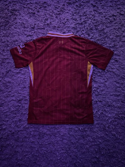 Compleu Liverpool, mărimea S, nou, cu eticheta
