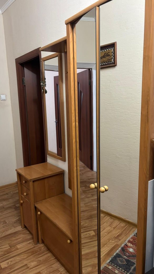 Продам прихожую б/у