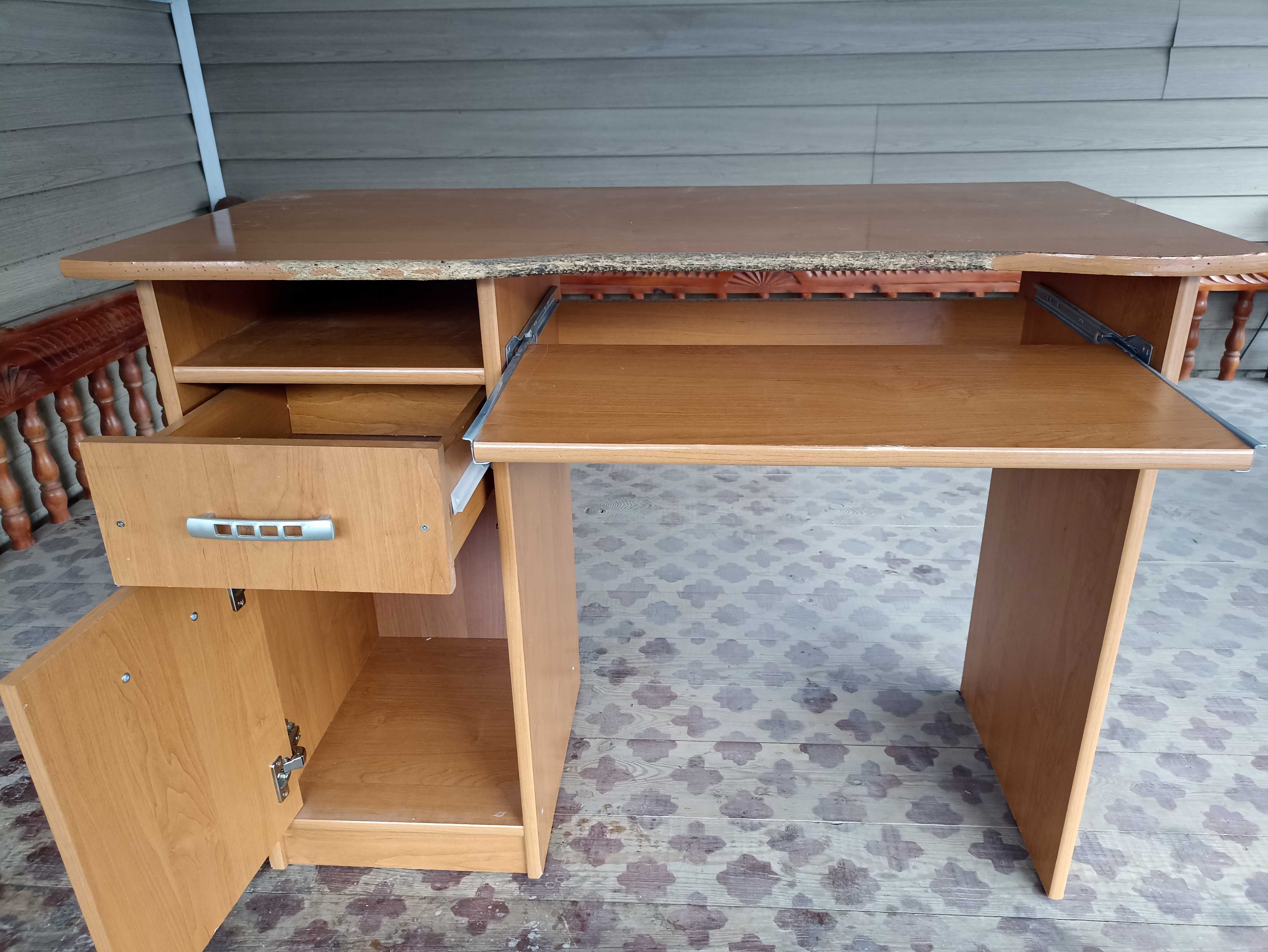 Компактный рабочий стол, можно для компьютера