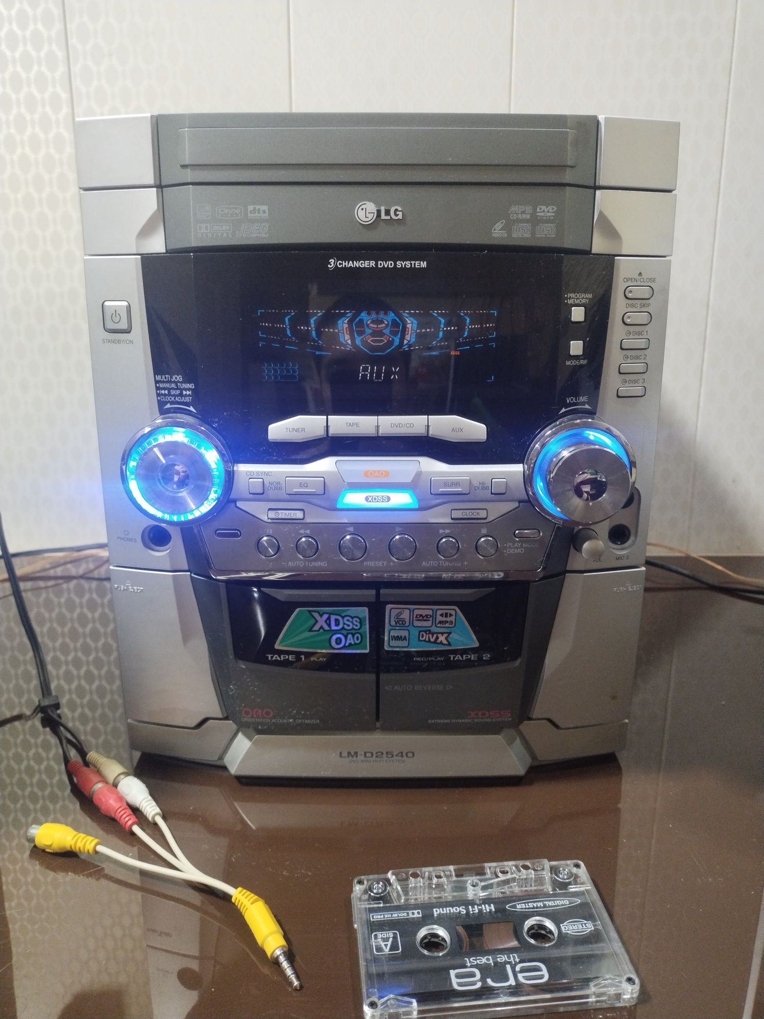 Музыкальный центр LG LM-D2540