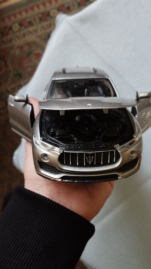 macheta 1:24 superba Maserati Levante metal