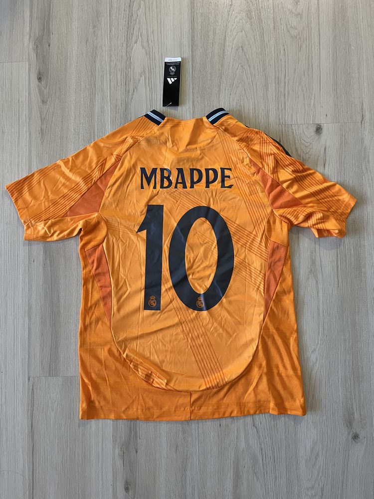 Real madrid Mbappe 10 футболен екип