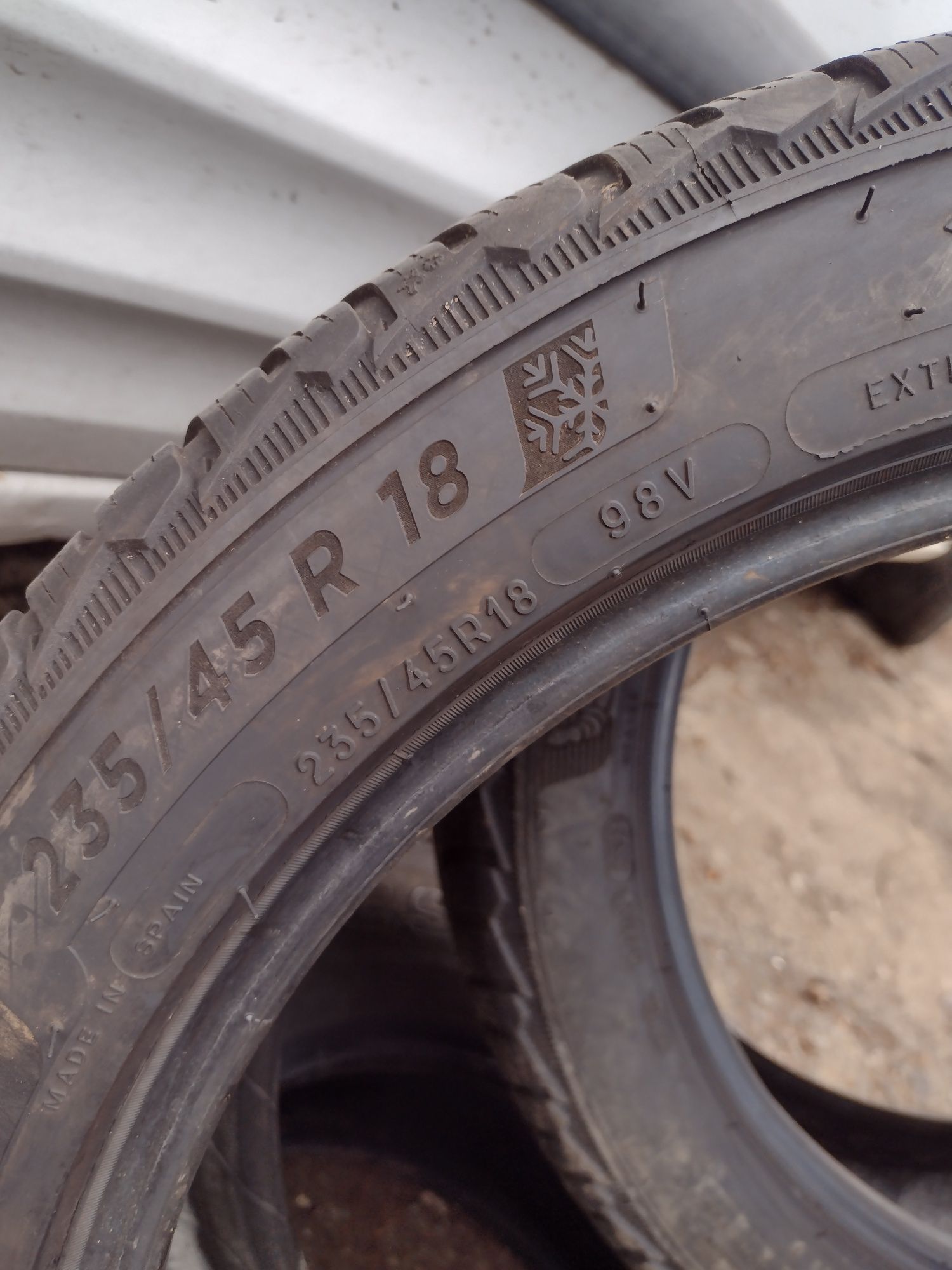 Michelin 2бр.235/45/18 дот2321