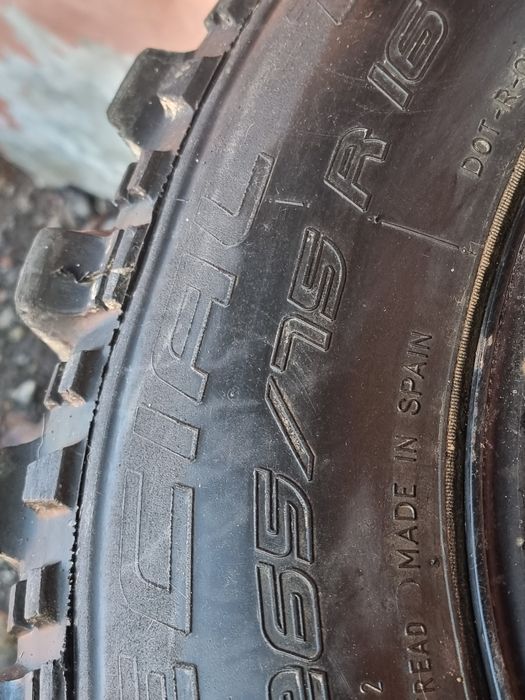 Vand cauciuc + jante OFF ROAD  4×4  M+S . 50 %  folosit. Made In Spain