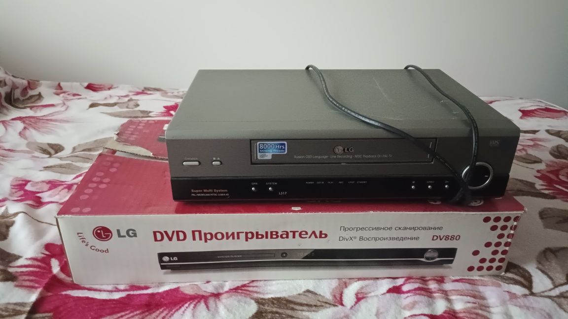 Продаются видео проигрыватель и DVD проигрыватель в отличном состоянии