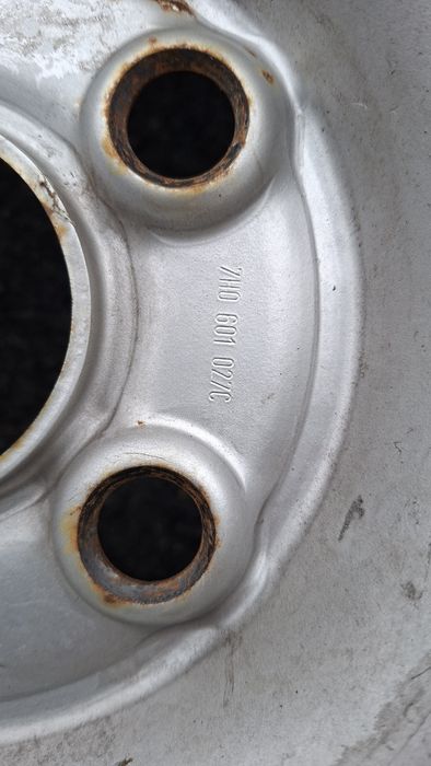 Vând 4 jante volkswagen t5 transporter