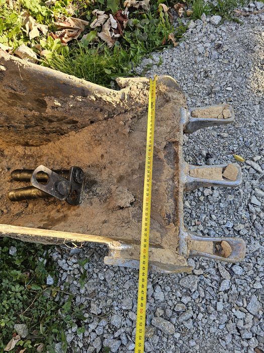 Cupă buldoexcavator