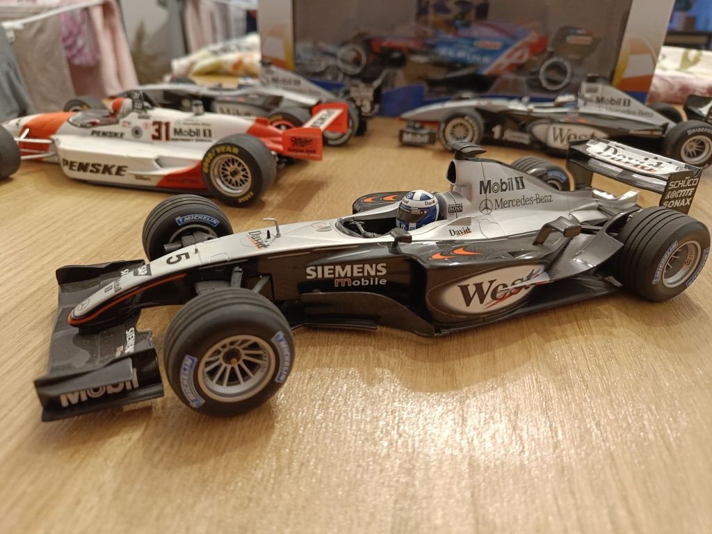 Machete McLaren Mercedes Formula 1 minichamps.Cititi anuntul