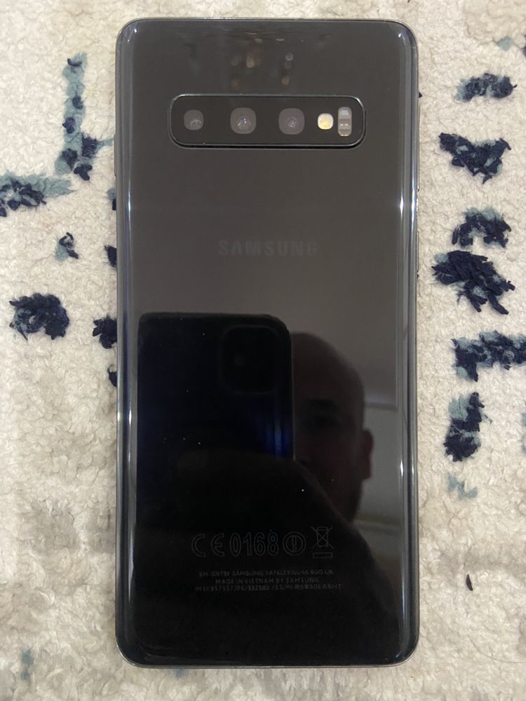 Продам телефон Samsung s10