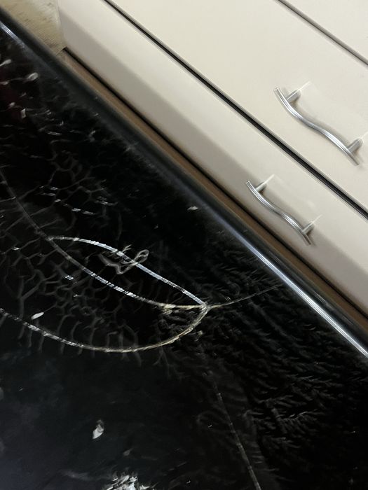 Маса стъклена за 30 лв по дрговаряне!!!