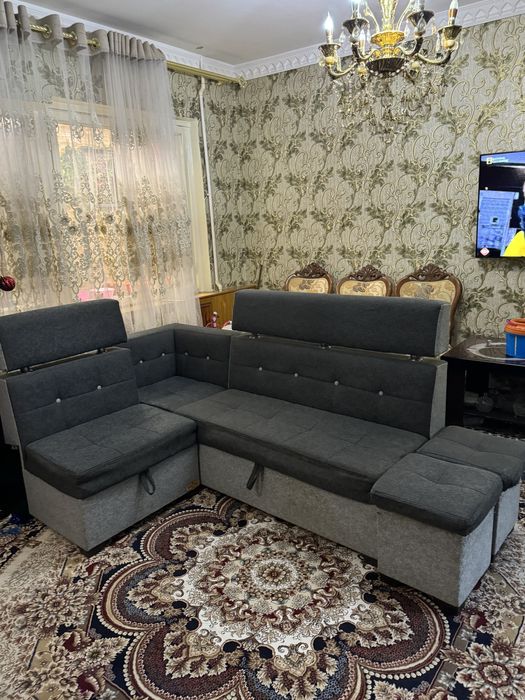 уголог  кухонный  с пуфиком