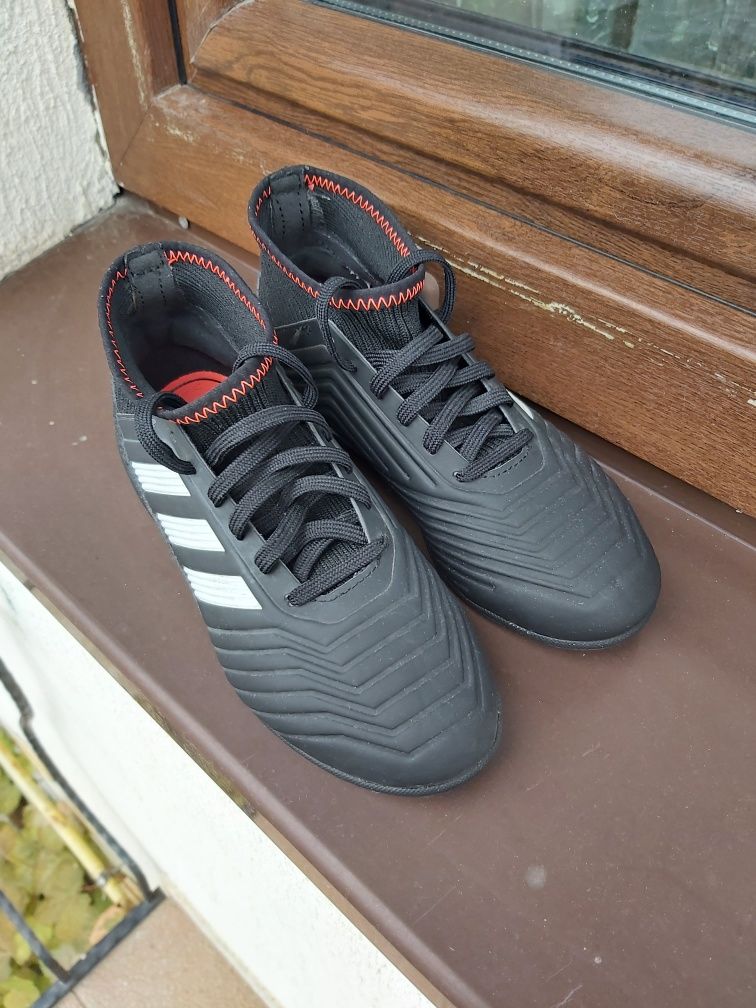 Ghete fotbal Adidas Predator 18.3 - marimea 33