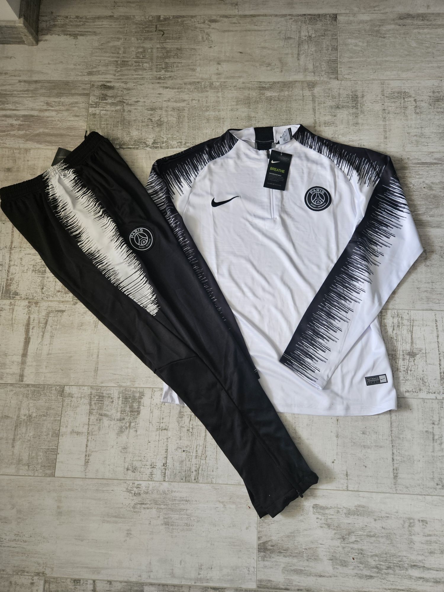 *NOU* Compleu/Trening Psg nike