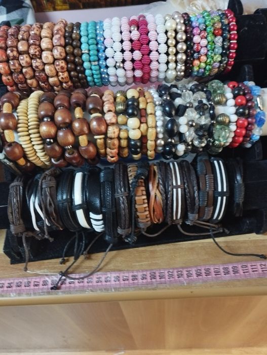 De vānzare bratari din pietre semipretioase,sticla si margele