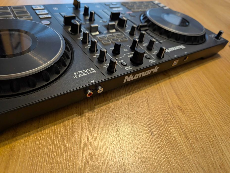 Numark Mixtrack Platinum FX
