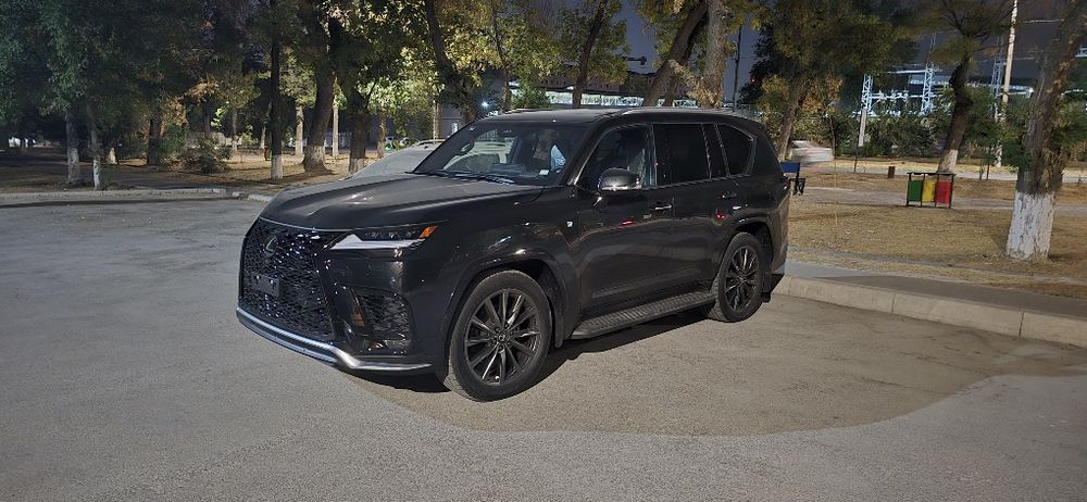 Lexus LX 700 F-Sport
