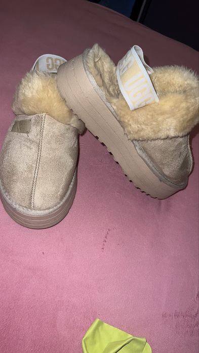 Papuci saboti UGG