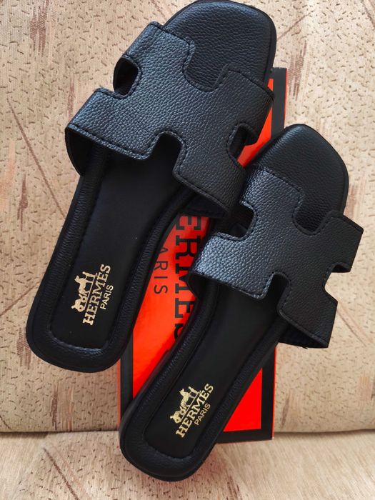 НОВИ,,страхотни дамски чехли еко кожа .