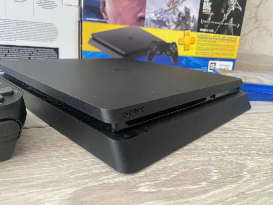 Продается ps4 slim 500g + 2 джойстика + 3 диска !!!