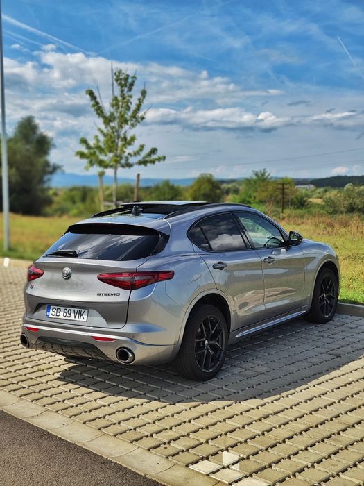 Alfa Romeo Stelvio 2.0 280 cp Q4